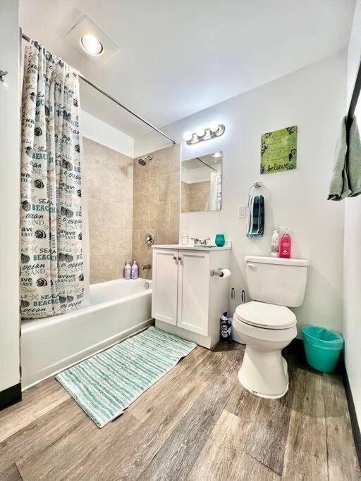 Private Room With Shared Bathroom On The 1St Floor 10 Minutes Walk To University Of Washington Σιάτλ Εξωτερικό φωτογραφία